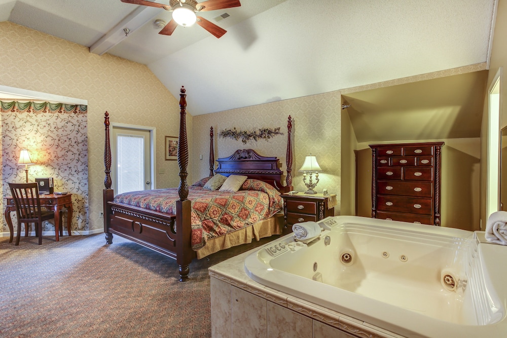 Executive Suite, 1 King Bed with Sofa bed, Non Smoking, Jetted Tub (3rd Floor)