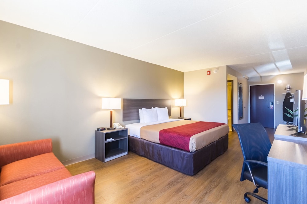 Standard Room, 1 King Bed, Non Smoking - Photo 4