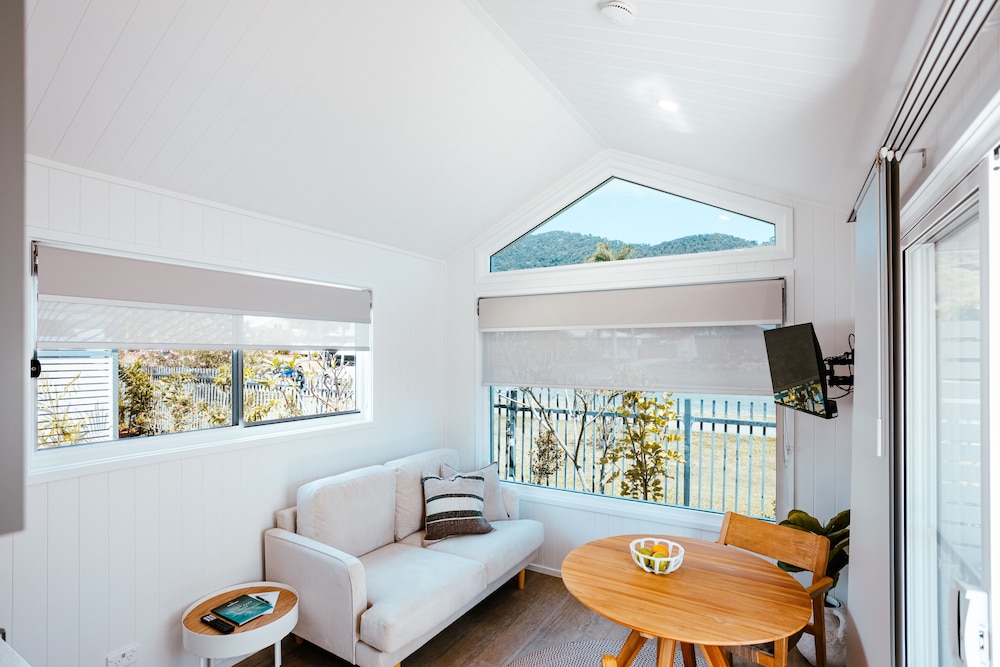 Signature Cabin, 1 Bedroom, Non Smoking, Balcony photo 2