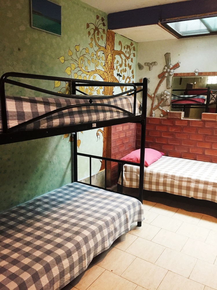 Dorm Bed, Shared Bathroom photo 2