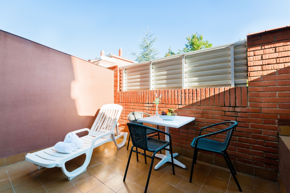 Business Duplex, Terrace