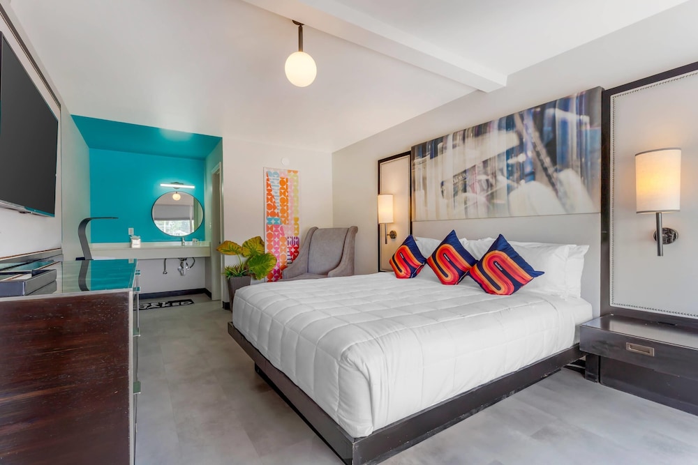 Suite, 1 King Bed, Non Smoking (Efficiency, Upgrade) - Photo 1