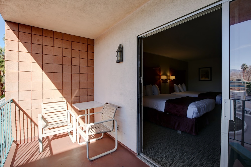 Standard Double Room, 2 Queen Beds, Balcony, Pool View - Photo 3