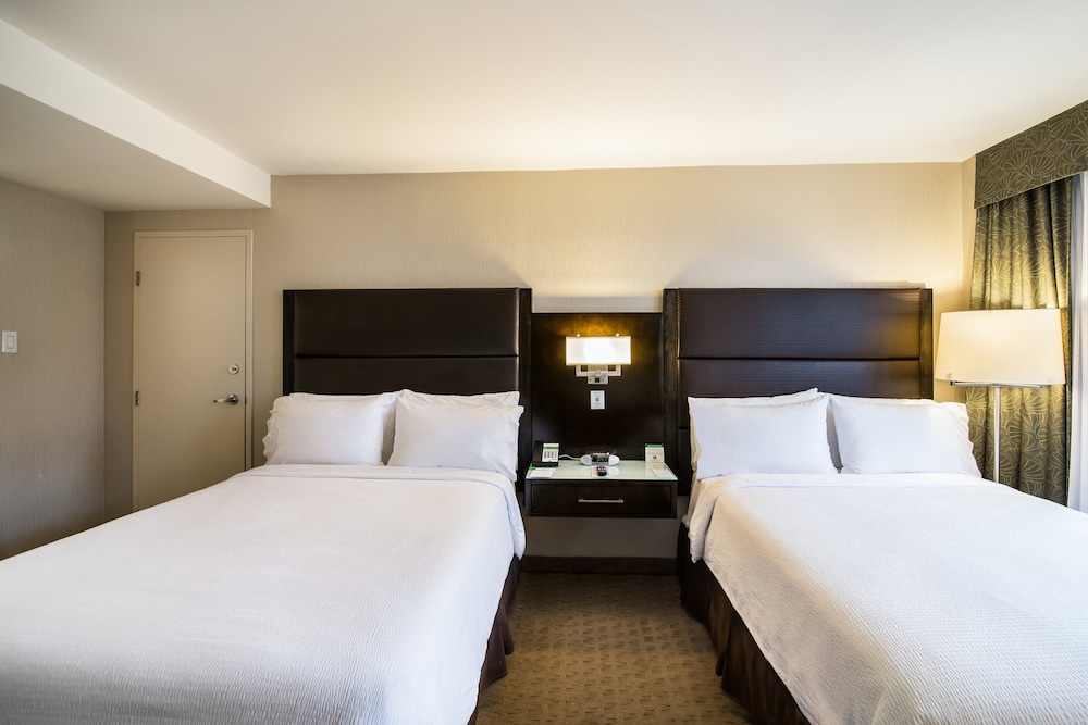 Standard Room, 2 Double Beds, Balcony (High Floor) - Photo 2
