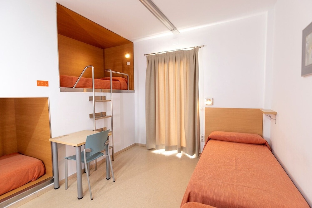 Habitación Cuádruple Básica con Baño Privado