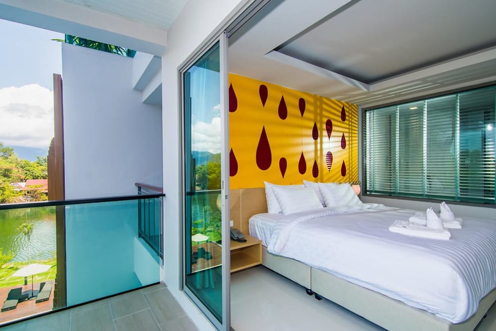 Deluxe Double Room with Bathtub