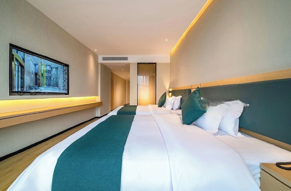 Premium Twin Room, City View photo 3