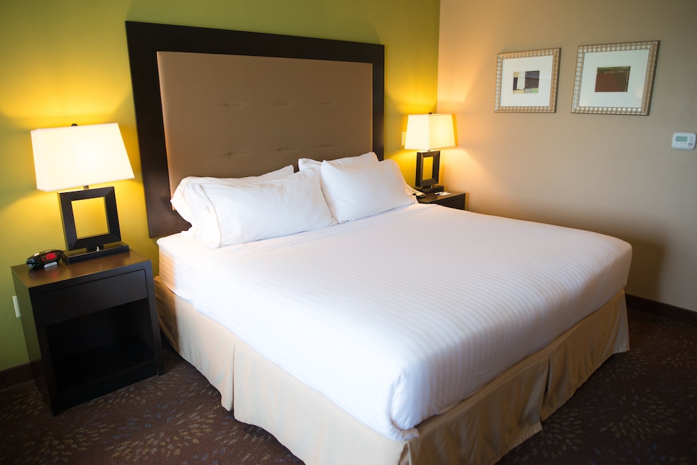 Standard Room, 1 King Bed - Photo 5