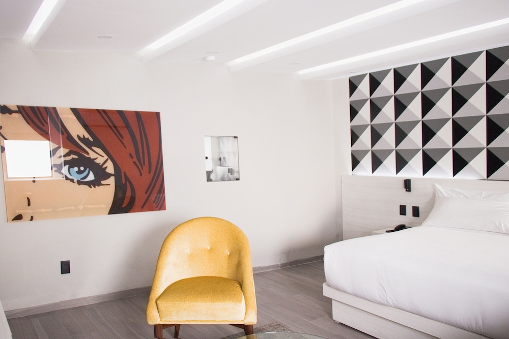 Junior Suite, 1 King Bed, Non Smoking photo 1