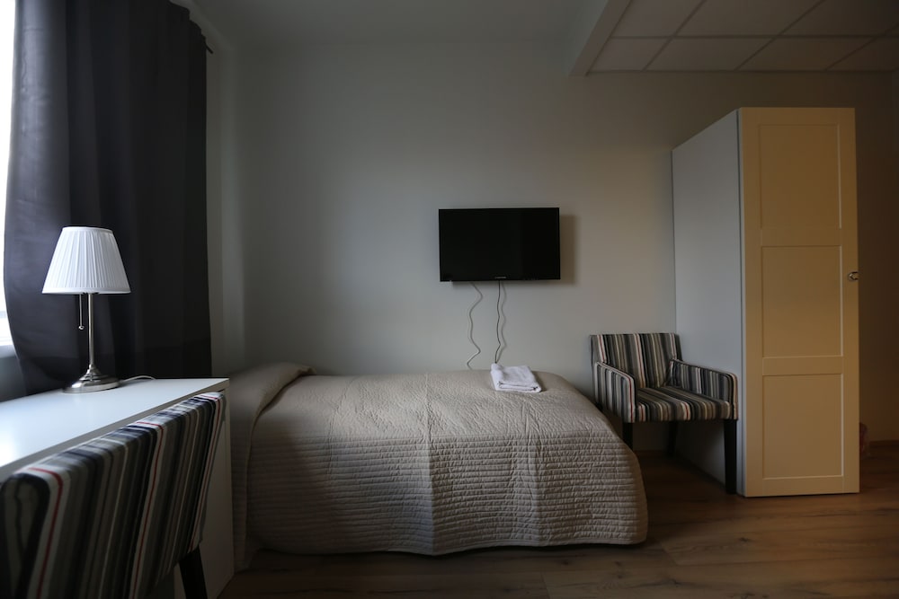 City Twin Room, Private Bathroom photo 3
