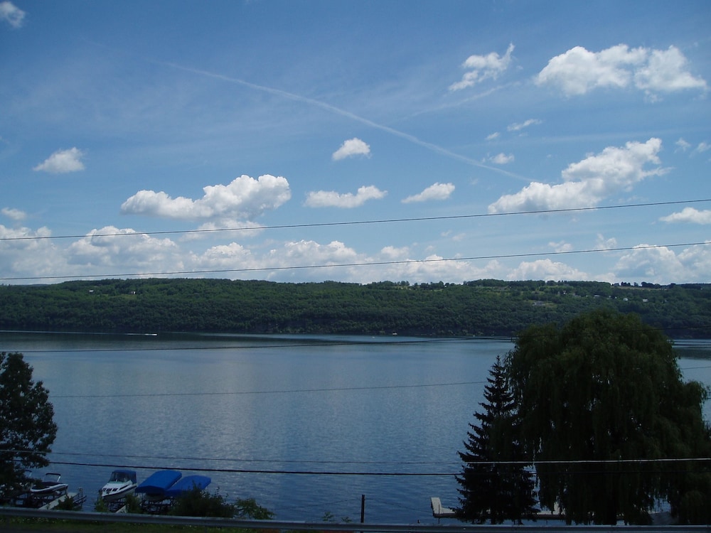 Standard Room, 1 King Bed, Terrace, Lake View photo 3