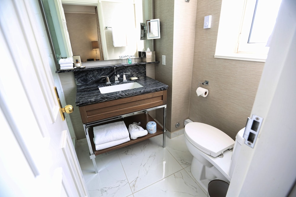 Fairmont Gold, Junior Suite, 1 King Bed, Non Smoking - Photo 3