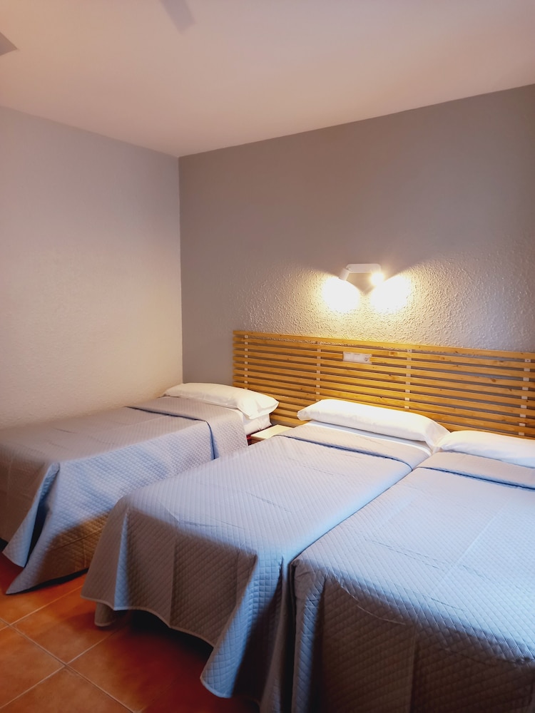 Basic Triple Room, 3 Twin Beds - Photo 9