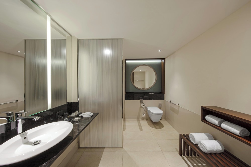 Superior Room, 1 King Bed, Resort View thumbnail 6