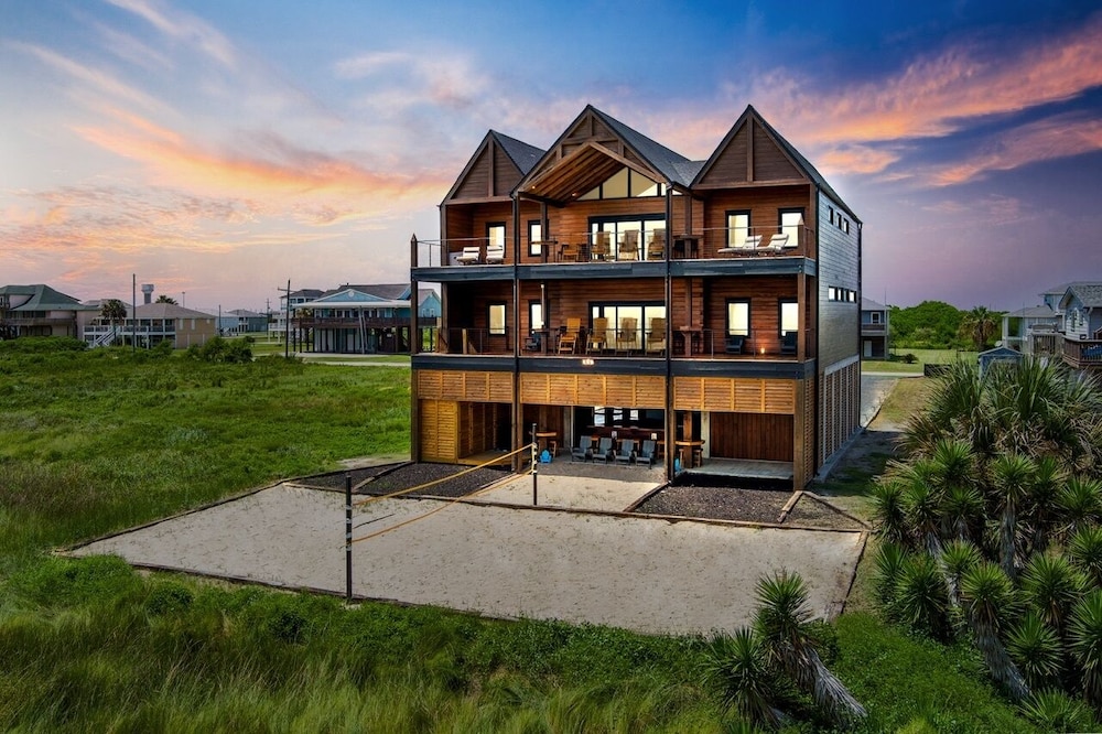 House, 6 Bedrooms photo 1