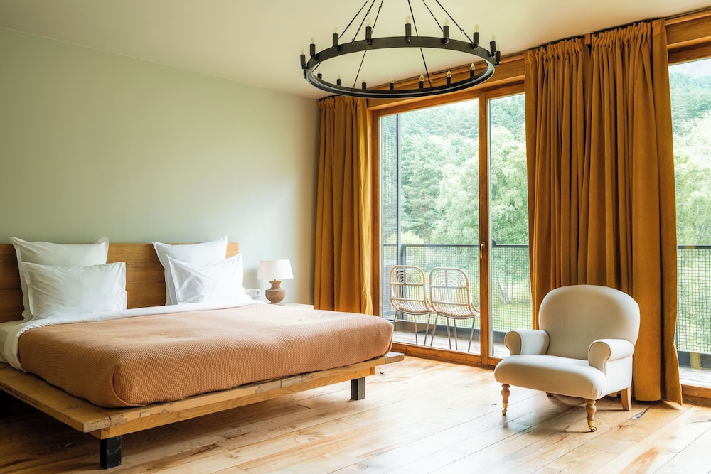 Signature Forest View