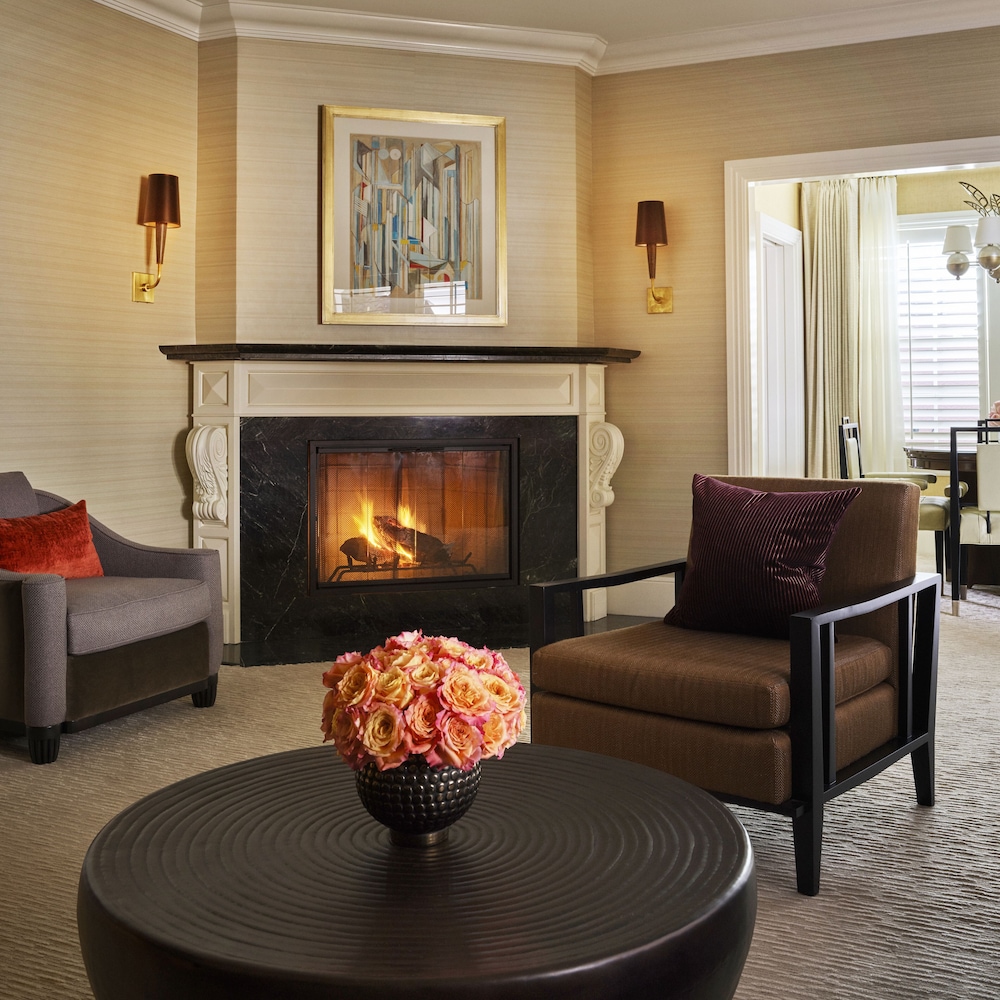 Crescent Bungalow Suite