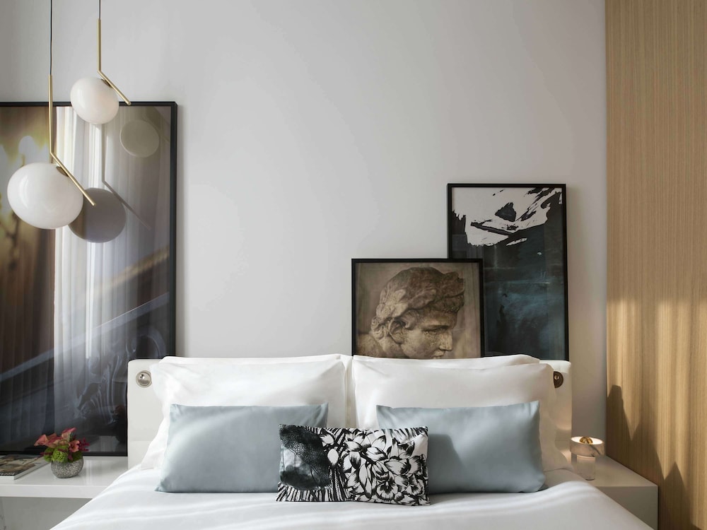 Luxury Room, 1 Queen Bed thumbnail 5