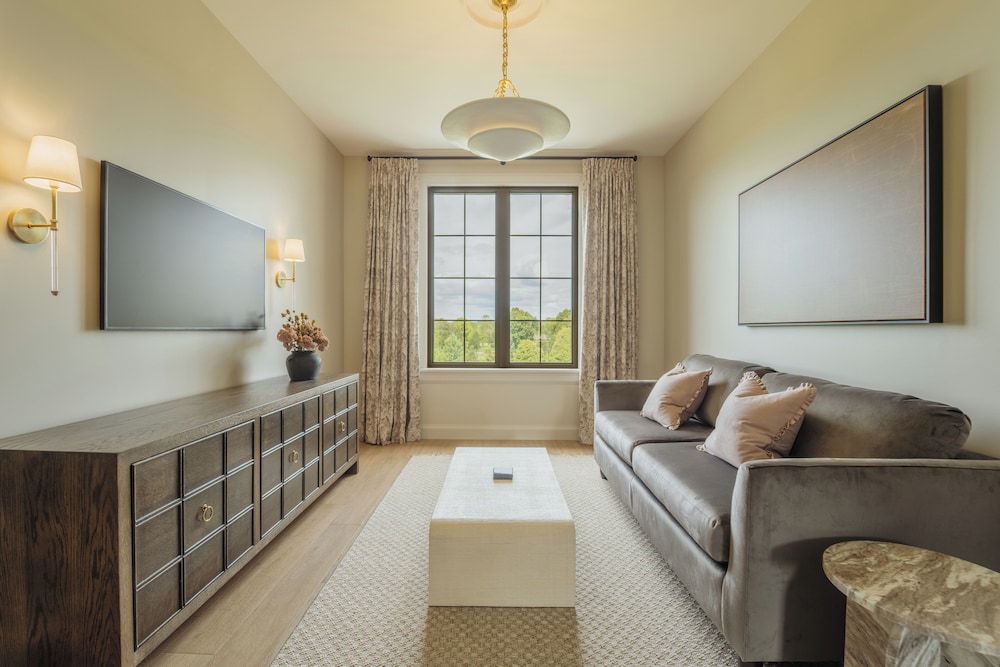 1-Bedroom Suite | 1 King, Kitchenette