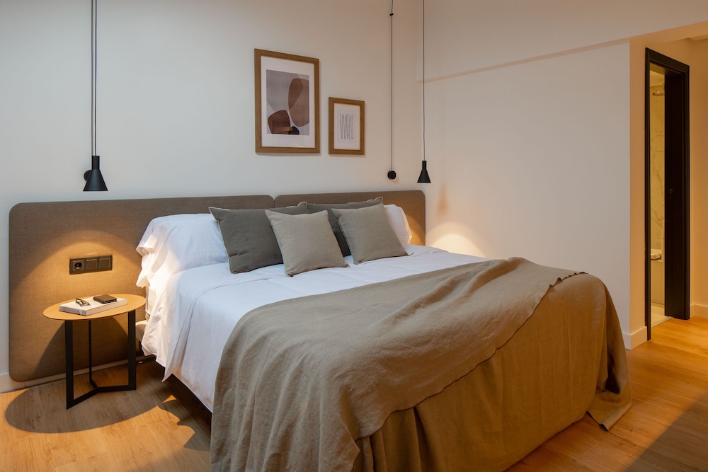 Economy Double Room Single Use - Photo 3