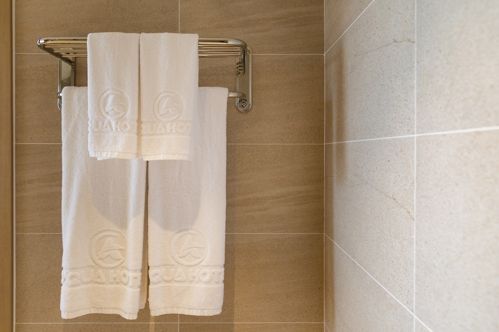 Deluxe Double City View - Free Hair Washing - Photo 8