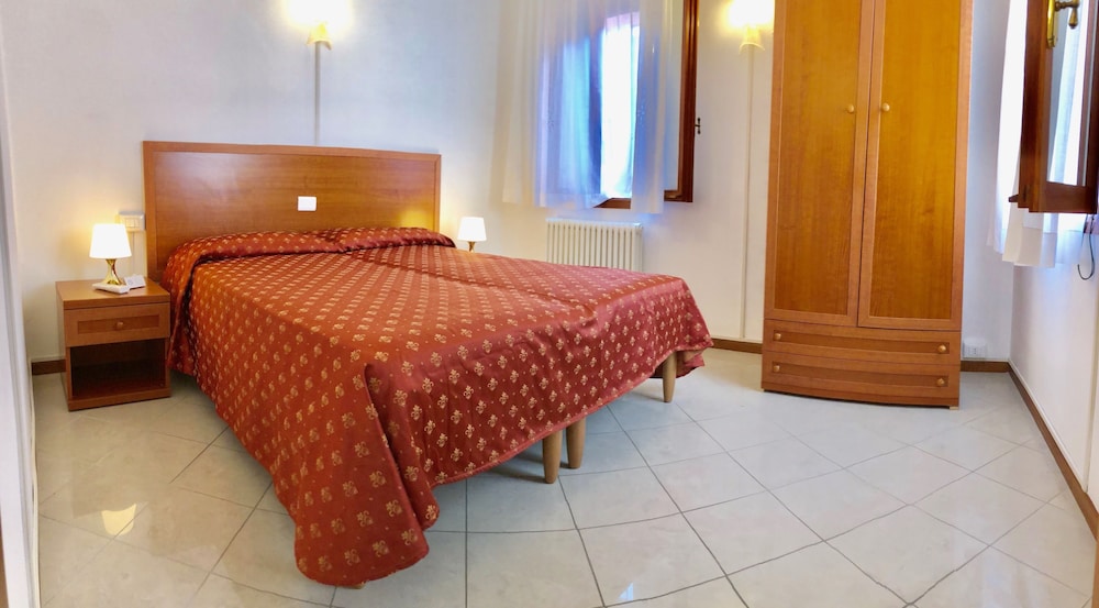Economy Double Room, Shared Bathroom, Annex Building (800 meters from the hotel) photo 1