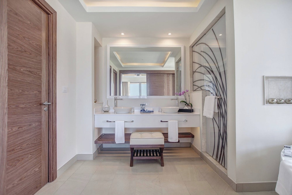 Luxury Junior Suite Ocean View - Photo 19