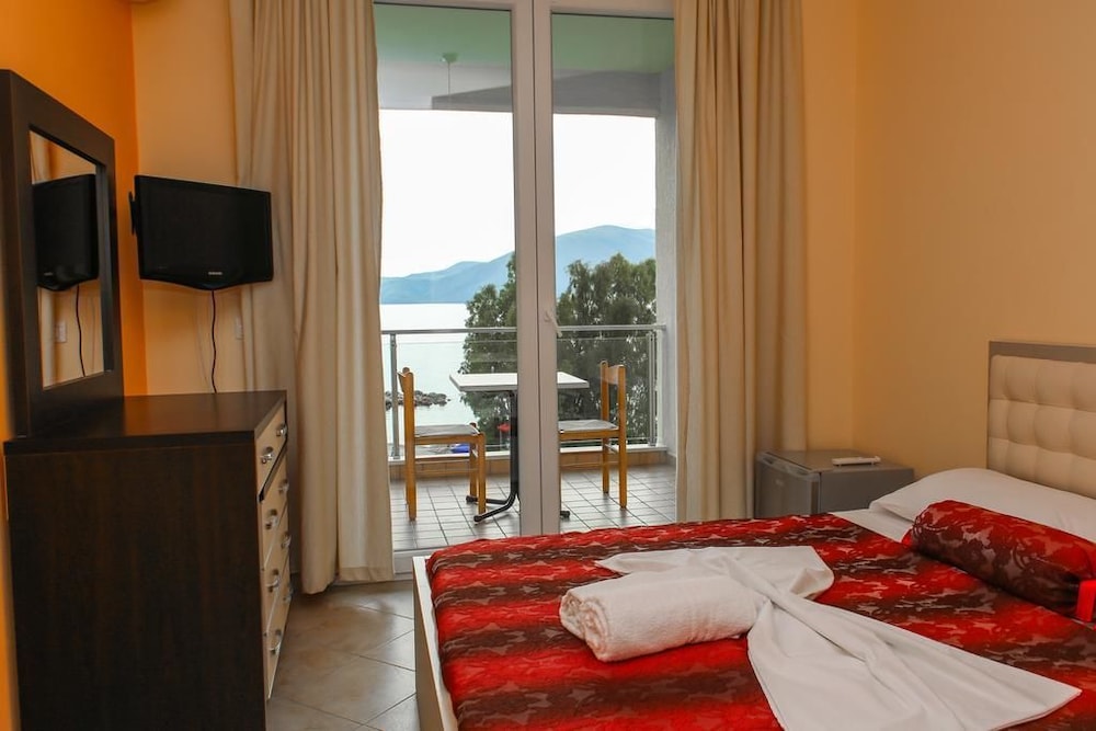 Double Room, Balcony, Sea View photo 3