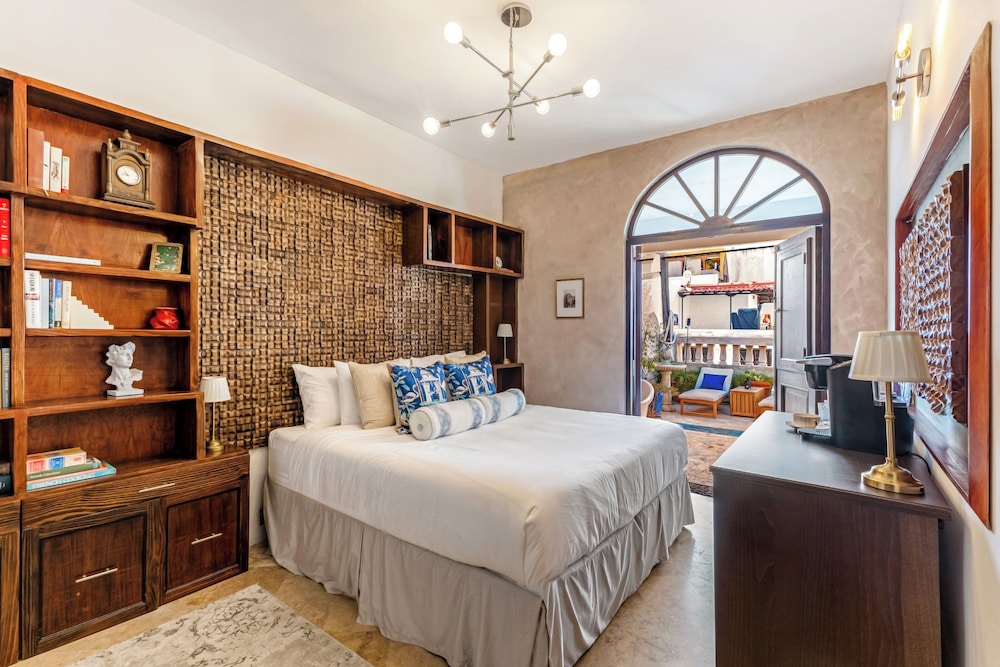 LIBRARY SUITE