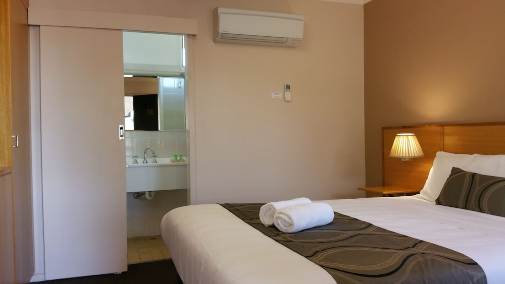 Standard Room, Non Smoking (Standard Queen) photo 2