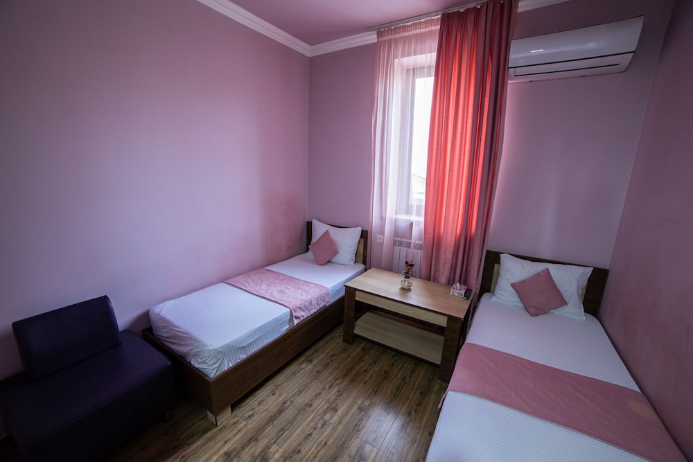 Economy Twin Room (Second building) photo 3