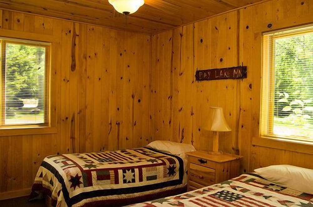 Cabin, 4 Bedrooms (Cabin 18 or 20) photo 1
