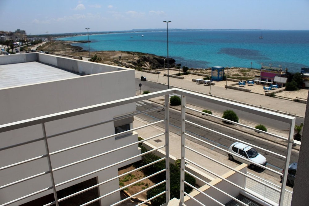Double or Twin Room, Balcony, Sea View photo 2