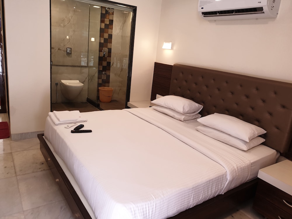 Premium Room - Photo 35