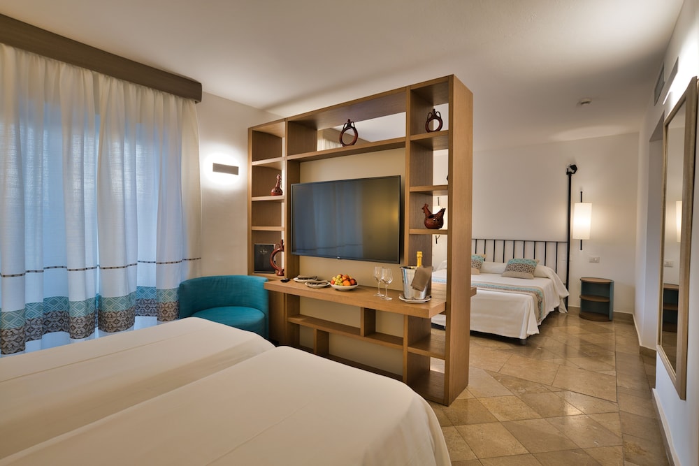 Deluxe Room, Balcony, Sea View - Photo 1