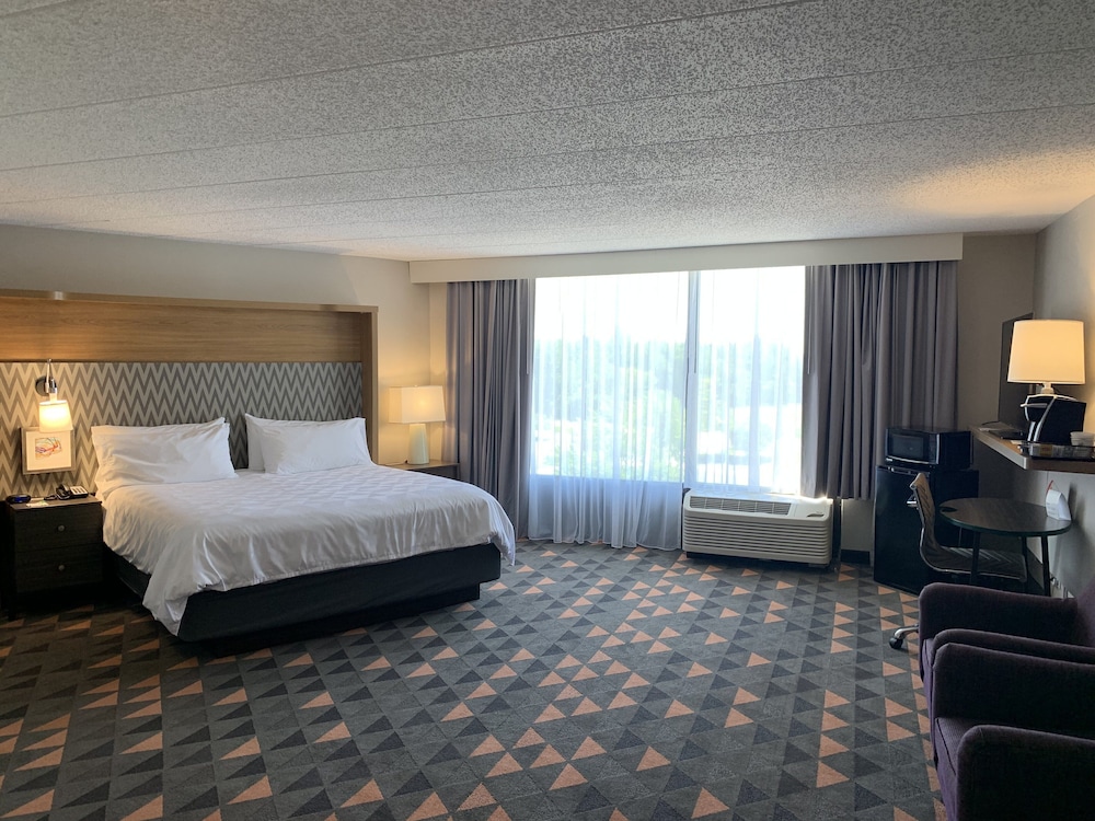 Standard Room, 2 Queen Beds, Lake View - Photo 4