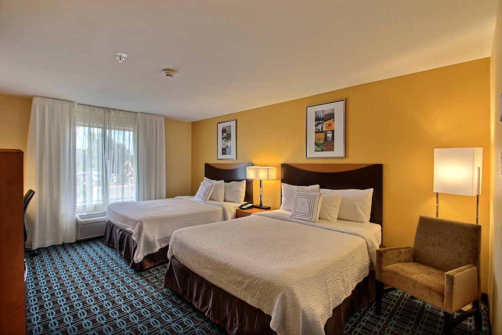 Room, 2 Queen Beds (Mobility/Hearing Accessible, Tub) photo 1