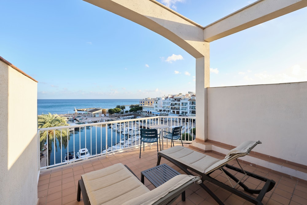 Superior Room, Terrace, Sea View - Photo 4