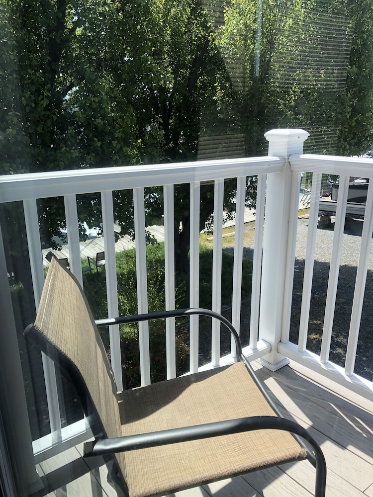 Third Floor Bay View Queen Room with Balcony photo 2