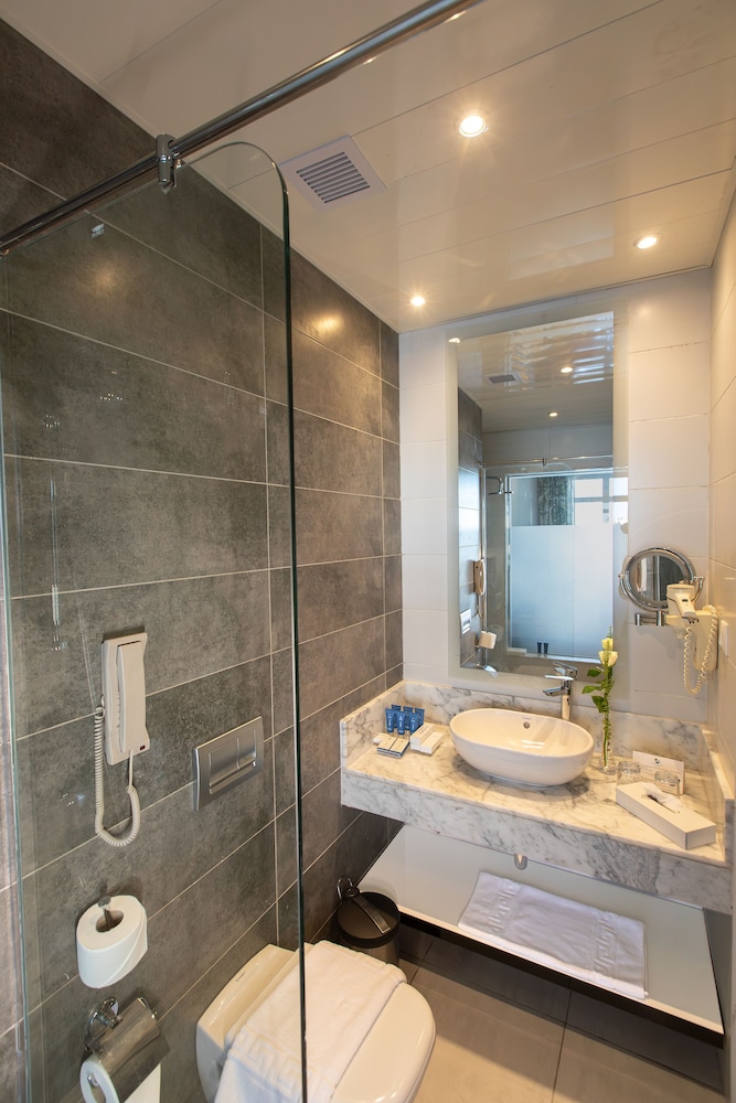 Deluxe Double Room, 1 King Bed, Beach View - Photo 3