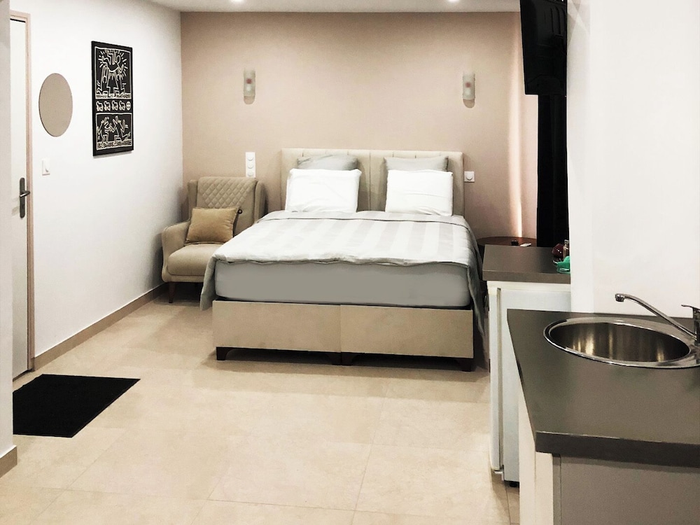 Comfort Studio Suite, Balcony, Hill View