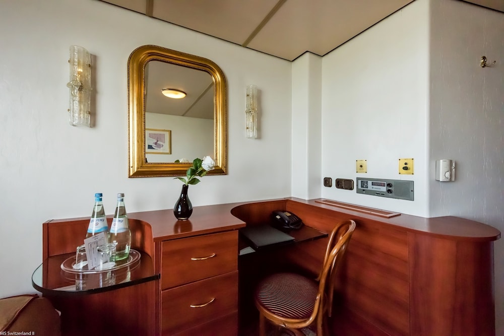 Standard Twin Room, River View photo 3