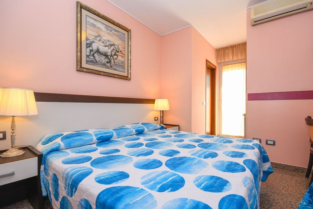 Standard Triple Room, Ensuite photo 1