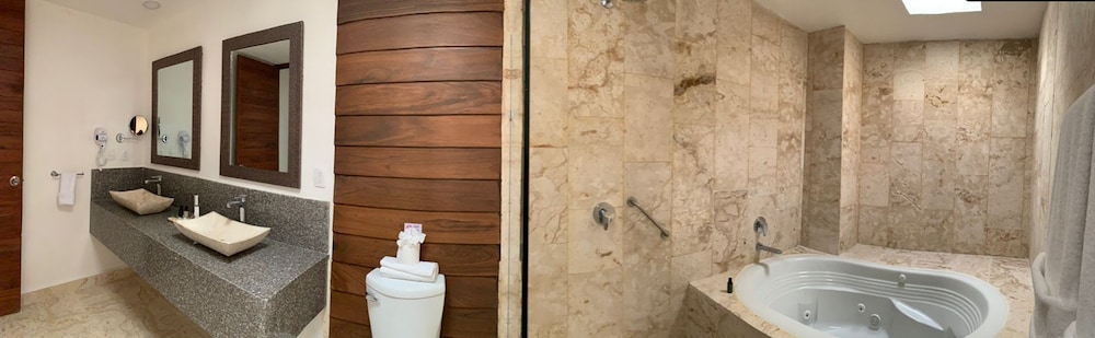 Junior Suite, 1 King Bed (Jacuzzi) - Photo 3