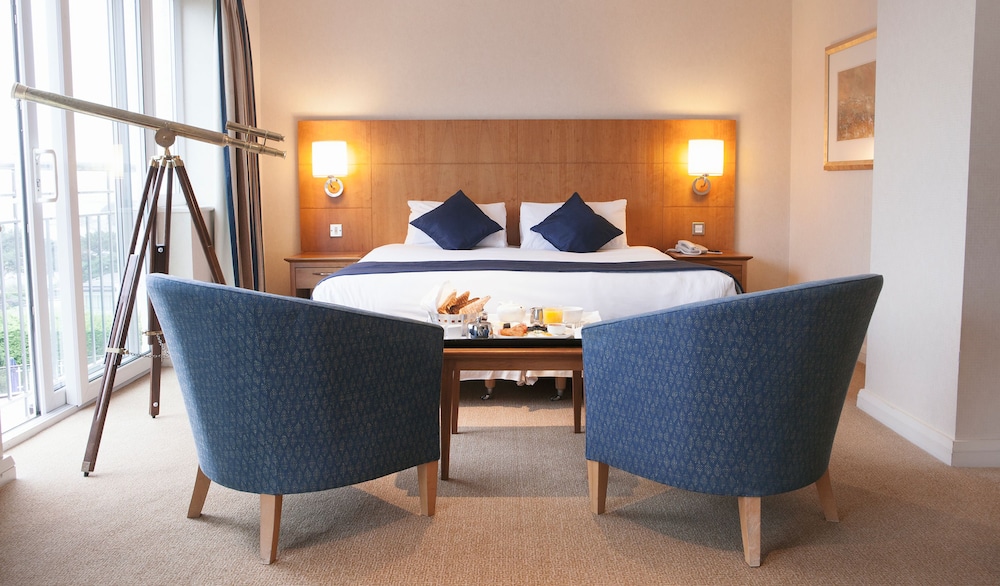 Deluxe Room, 1 King Bed photo 1