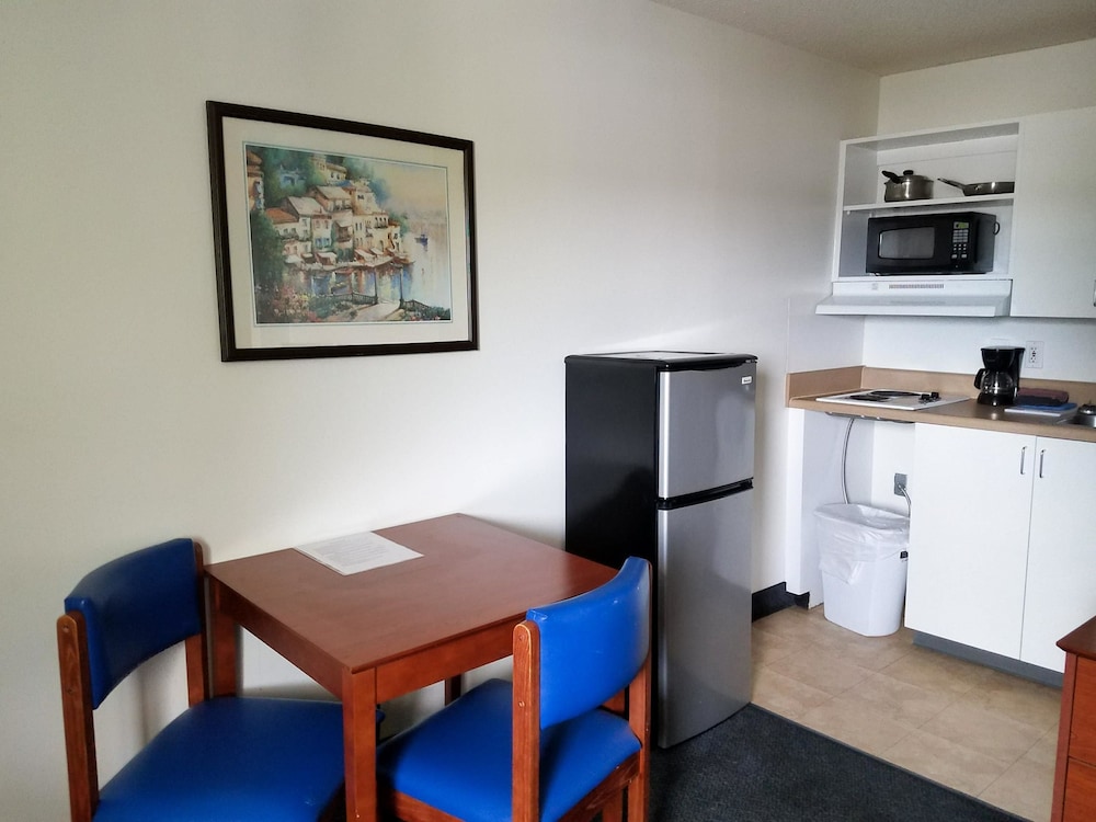 Deluxe Suite, 2 Queen Beds, Non Smoking, Kitchenette - Photo 11