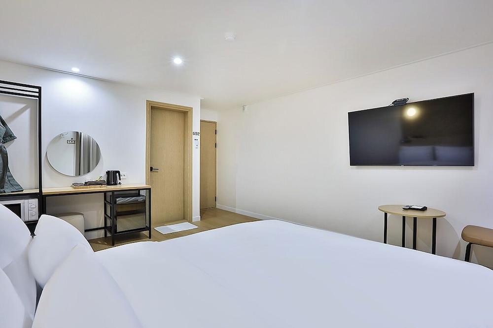 Classic Double Room, City View photo 3