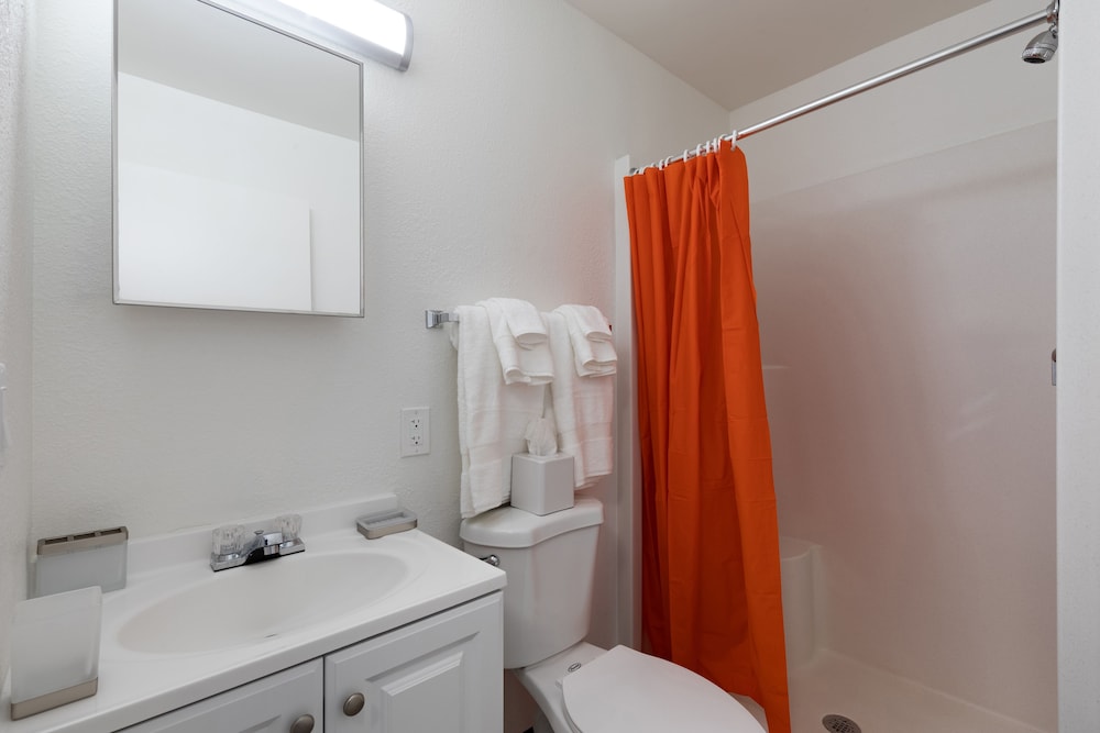 Studio, 1 Queen Bed, Accessible photo 2