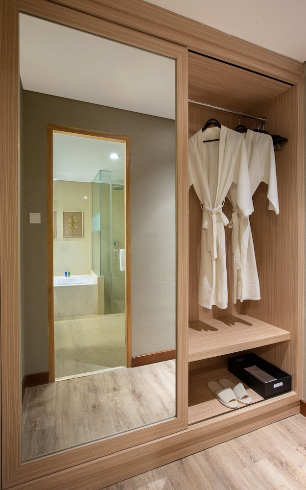 Suite - Photo 5