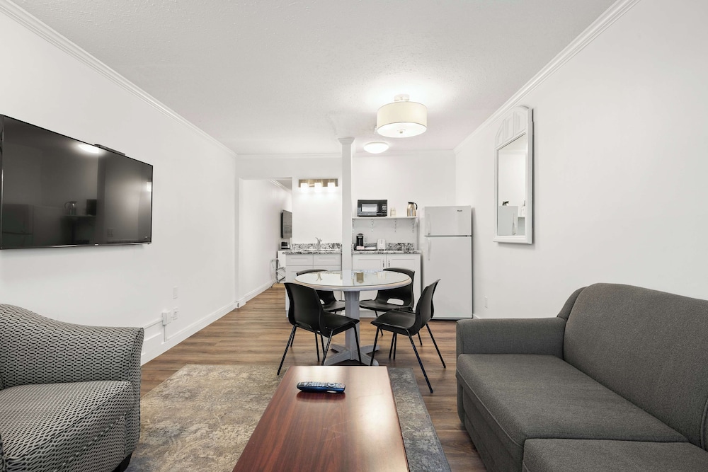 Suite, 2 Queen Beds, Non Smoking, Kitchenette (Living Room) - Photo 2